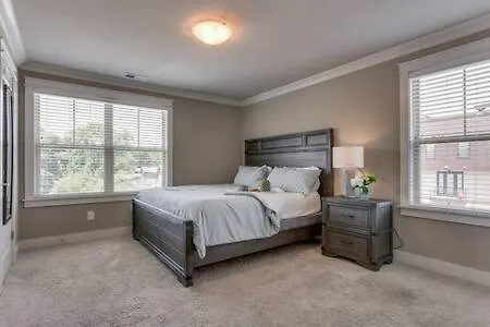 Holiday home The Wade - All King Beds At Belmont, Walk To It All! Nashville